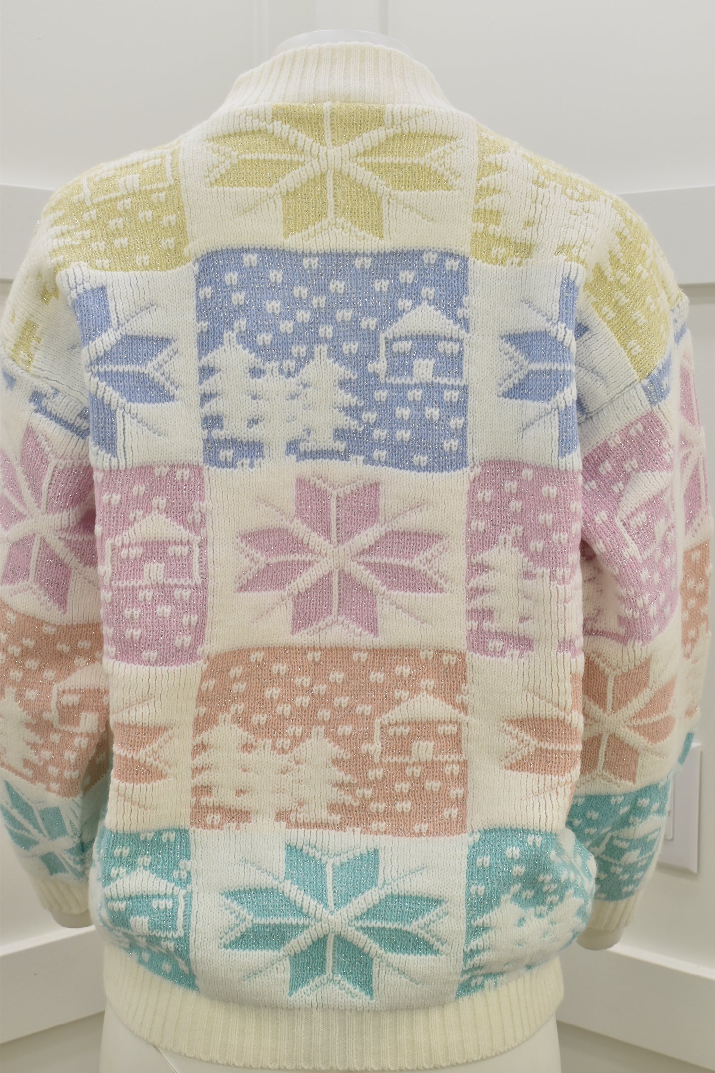 Women's vintage winter wonderland sweater. Novelty knitwear