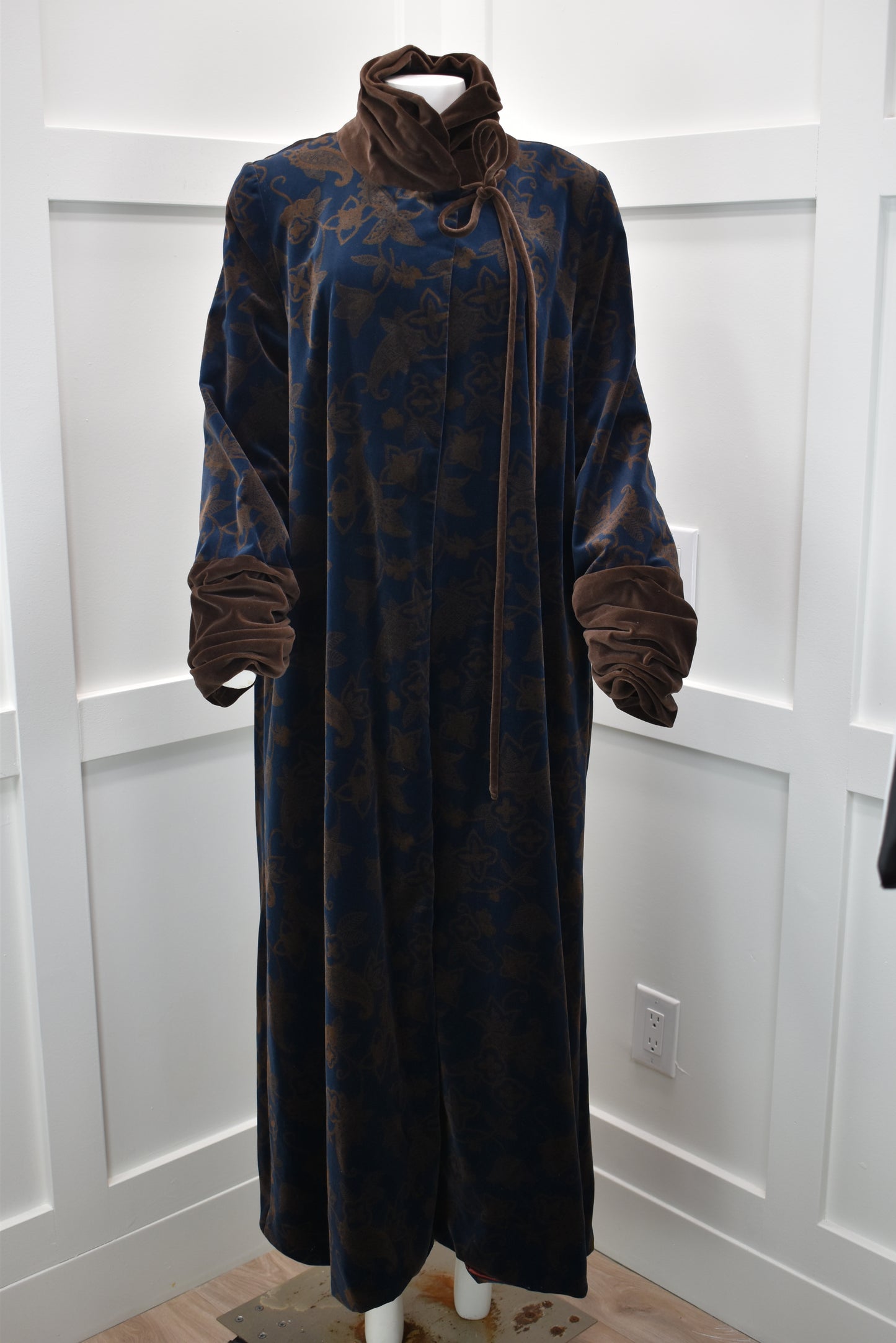 Women's vintage outerwear. Velour coat cloak in floral print