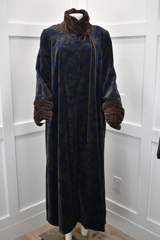 Women's vintage outerwear. Velour coat cloak in floral print