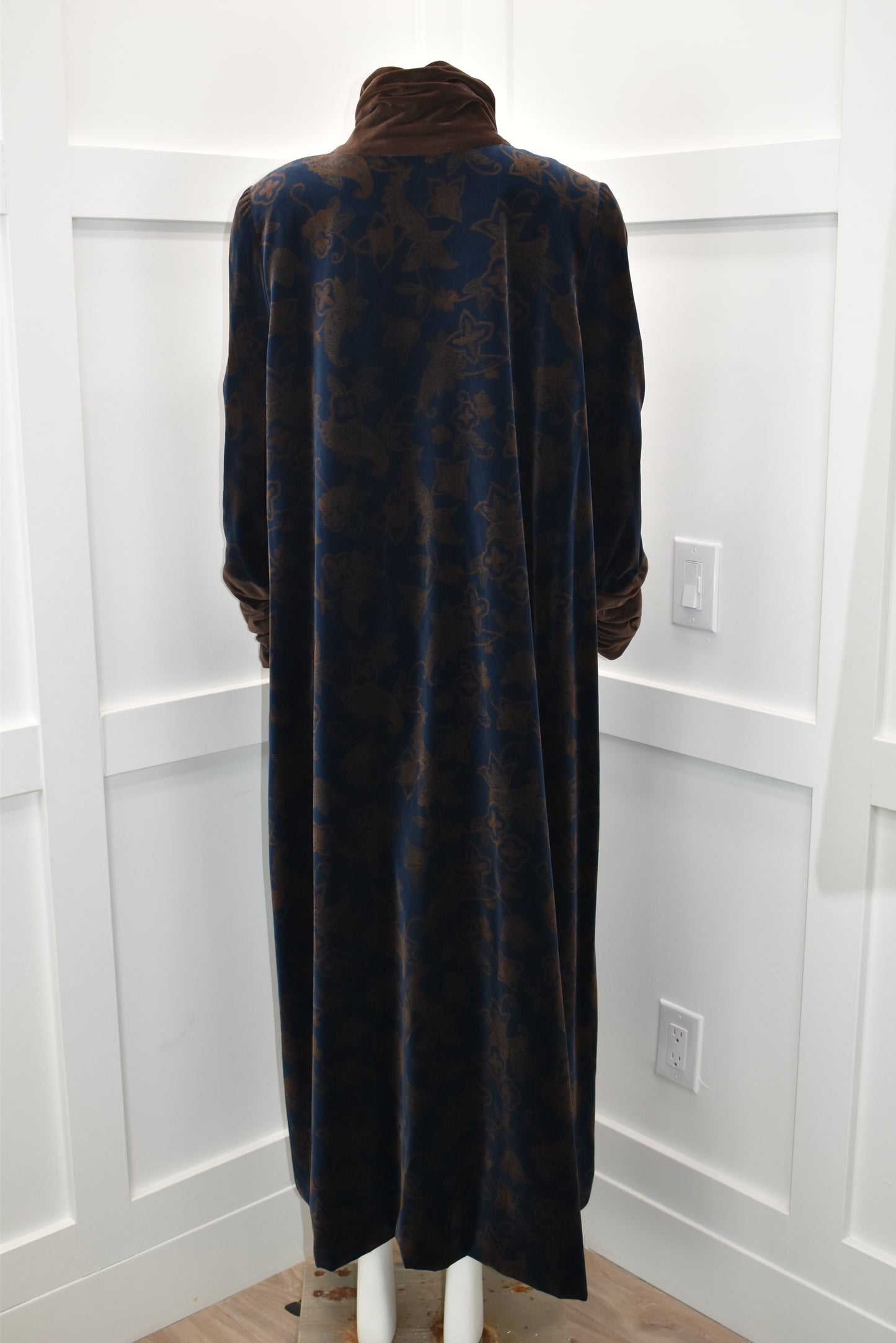 Women's vintage outerwear. Velour coat cloak in floral print