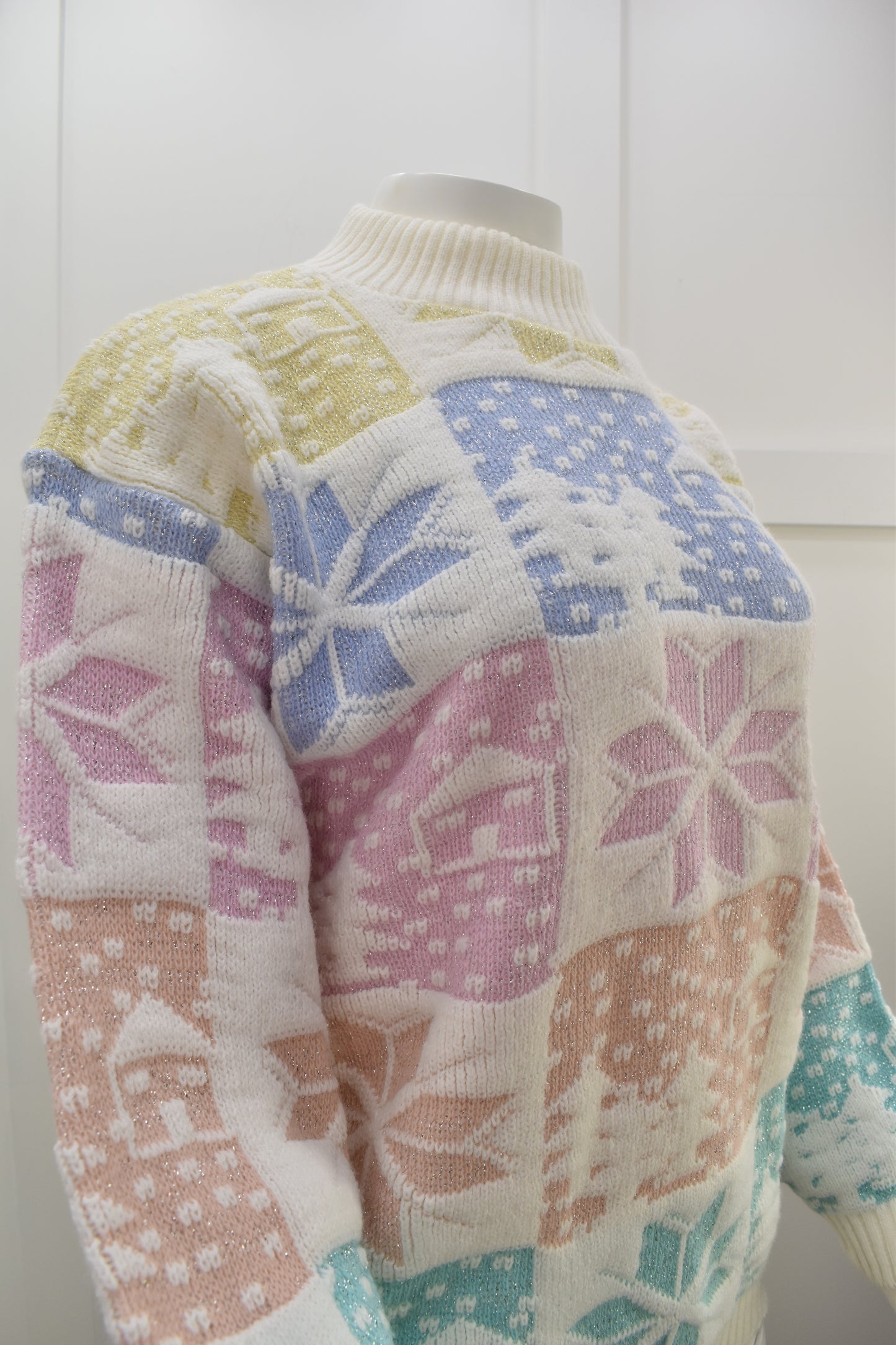 Women's vintage winter wonderland sweater. Novelty knitwear