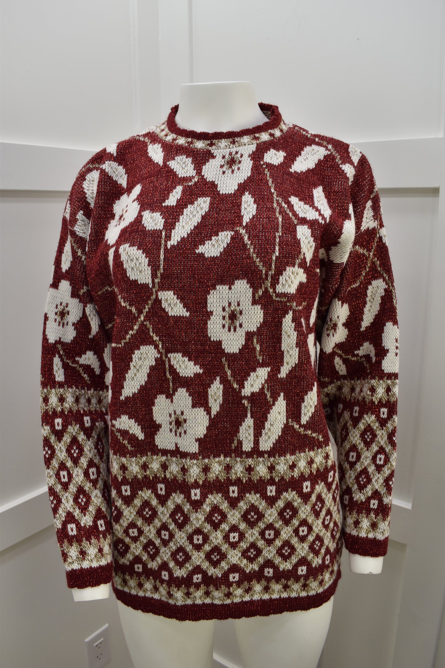 Women's festive vintage sweater in red and white floral print Size Medium