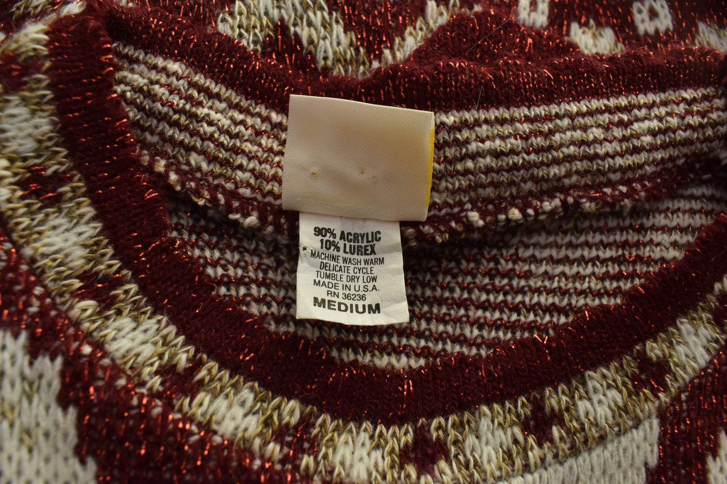 Women's festive vintage sweater in red and white floral print Size Medium