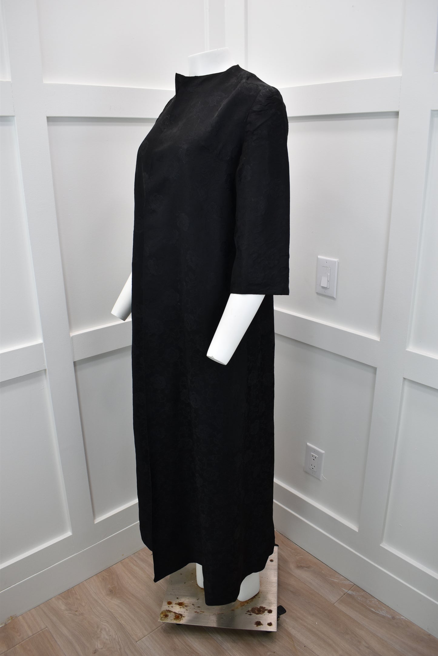 Women's vintage swing coat in rose brocade fabric with three-quarter sleeves