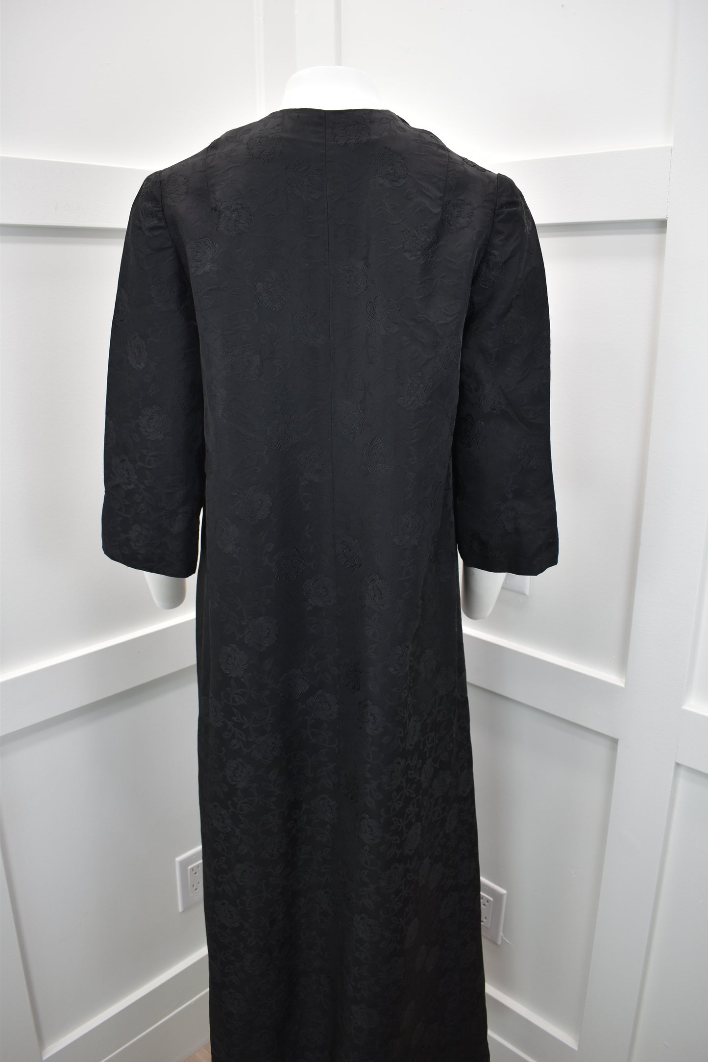 Women's vintage swing coat in rose brocade fabric with three-quarter sleeves