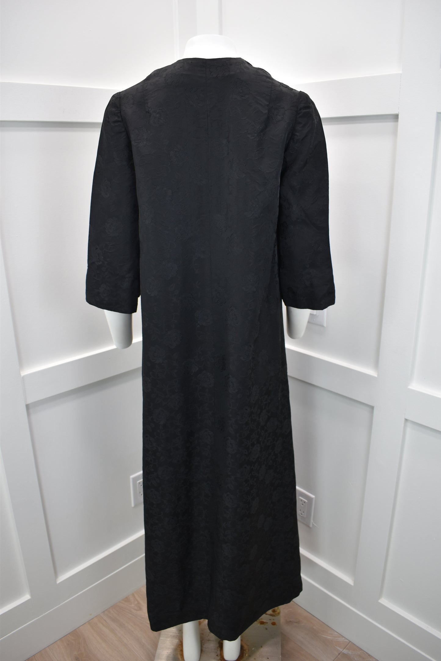 Women's vintage swing coat in rose brocade fabric with three-quarter sleeves