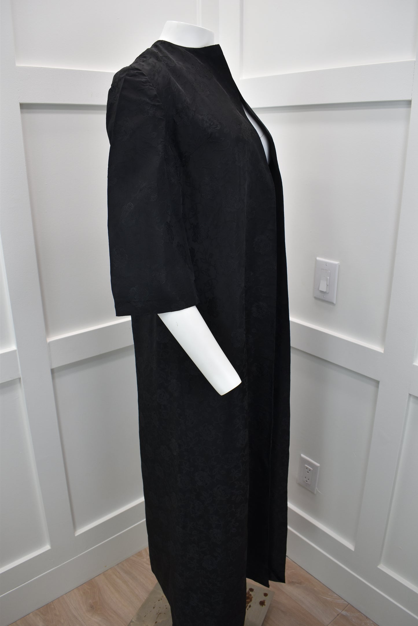 Women's vintage swing coat in rose brocade fabric with three-quarter sleeves