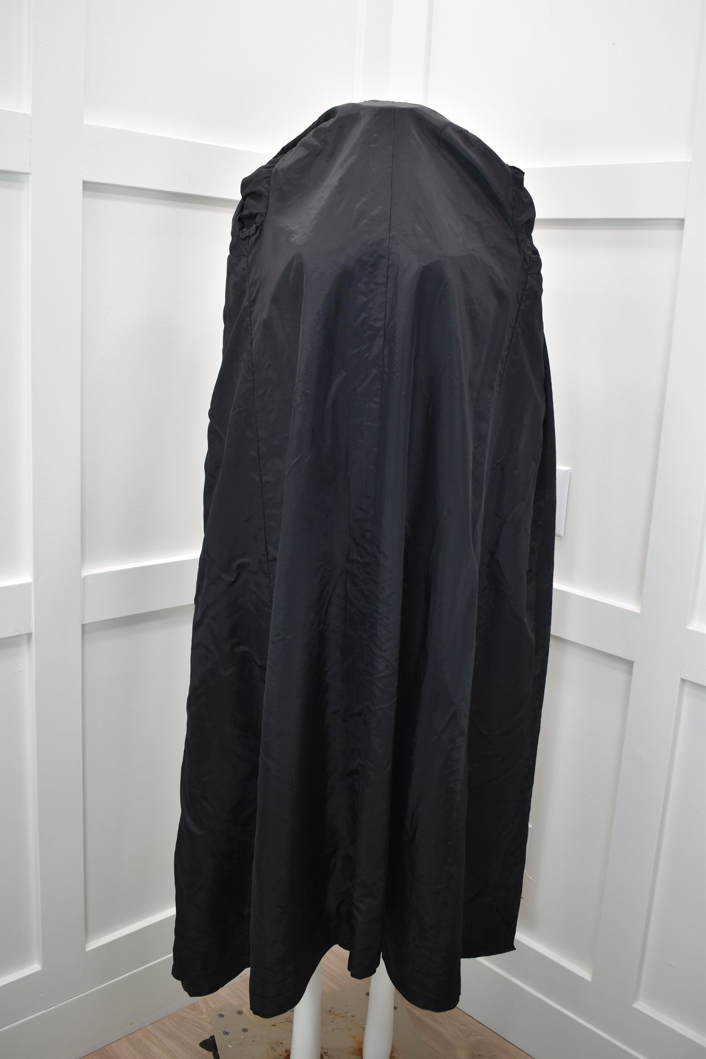 Women's vintage swing coat in rose brocade fabric with three-quarter sleeves