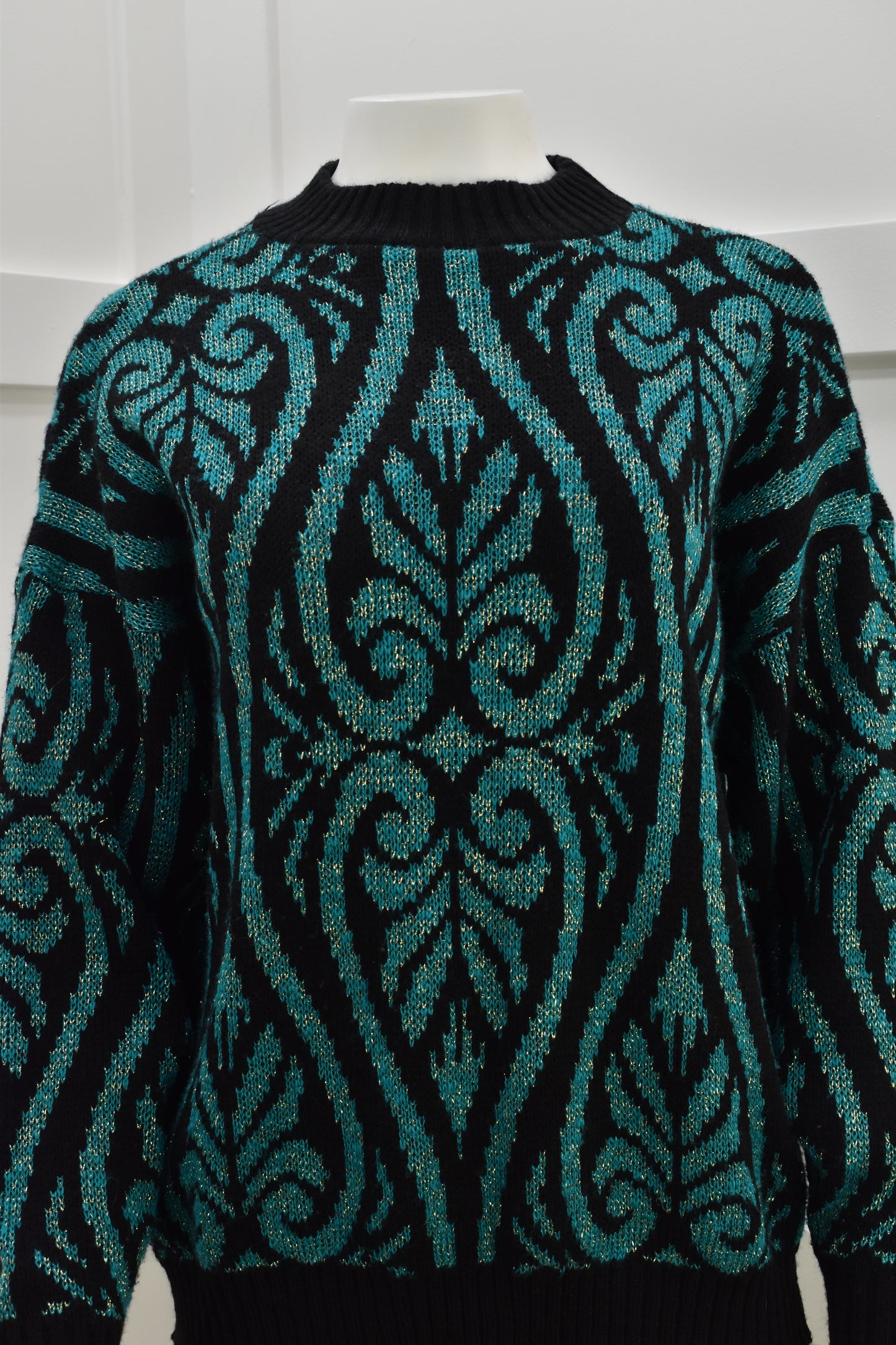 Women's vintage sweater in Christmas colorway Size Medium/ Large