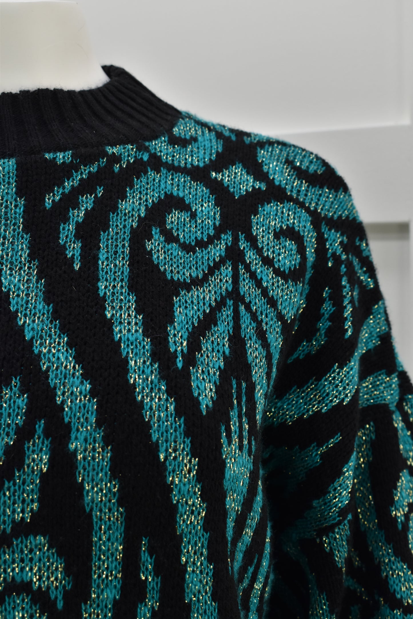 Women's vintage sweater in Christmas colorway Size Medium/ Large