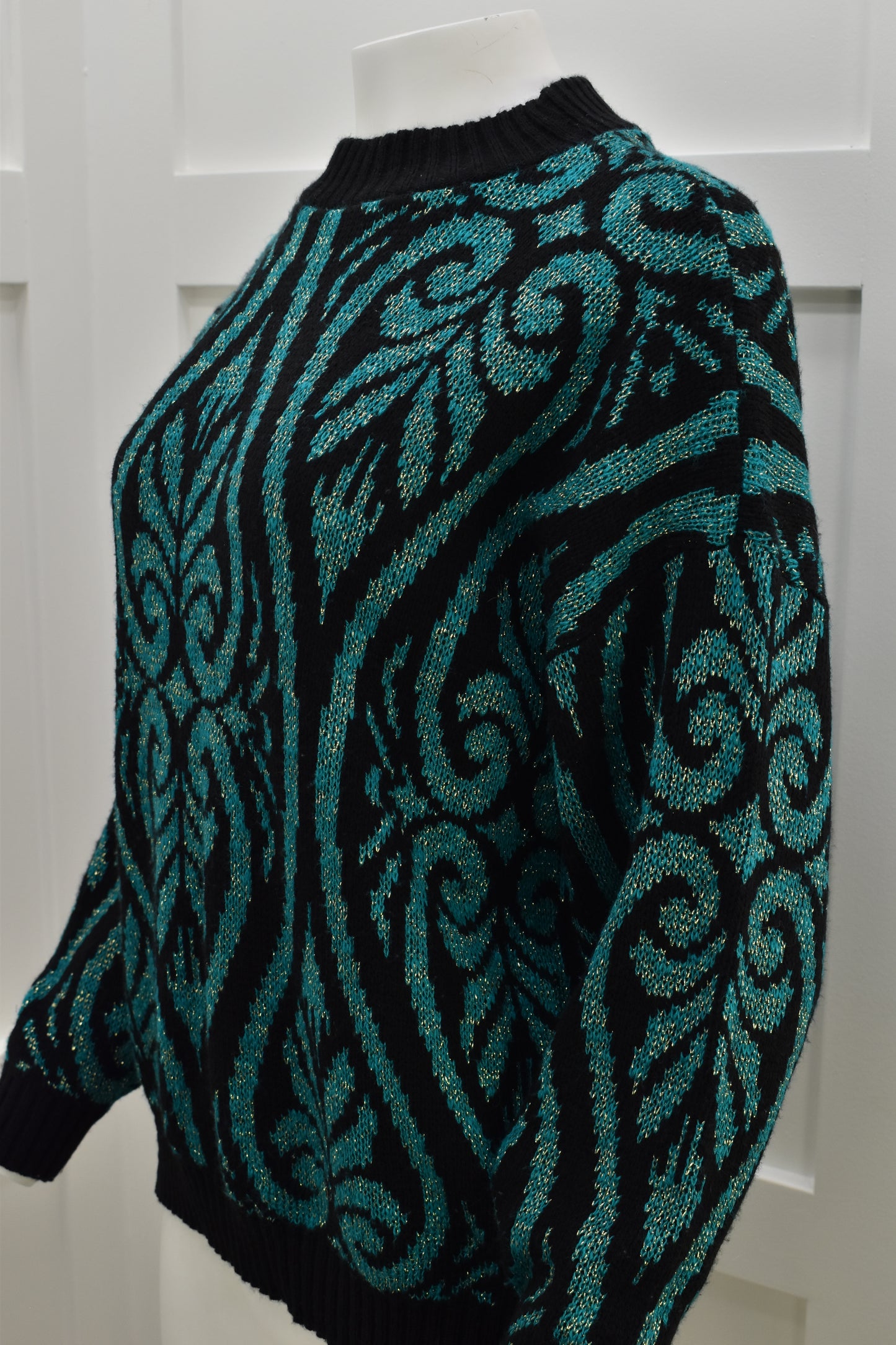 Women's vintage sweater in Christmas colorway Size Medium/ Large