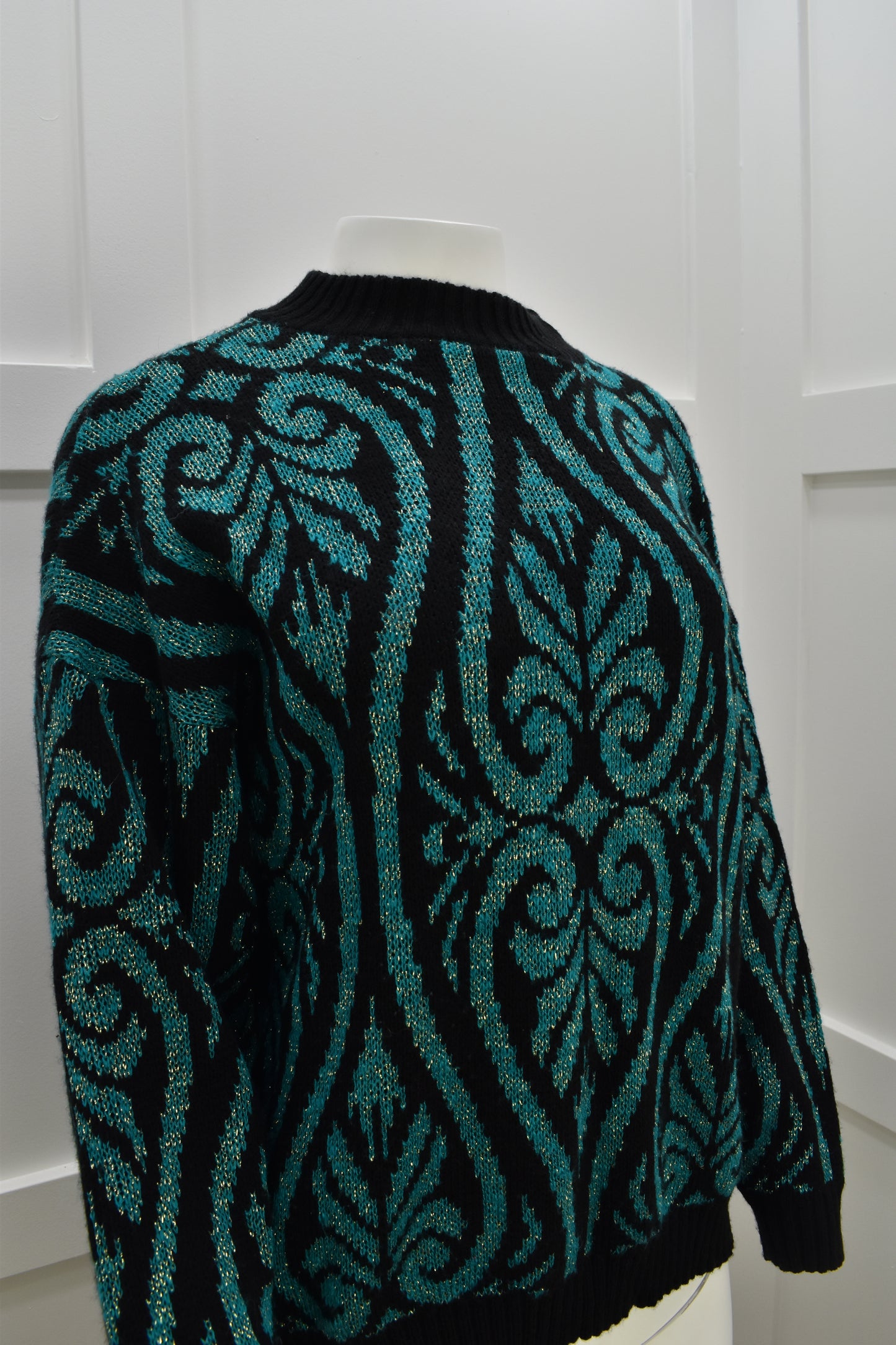 Women's vintage sweater in Christmas colorway Size Medium/ Large