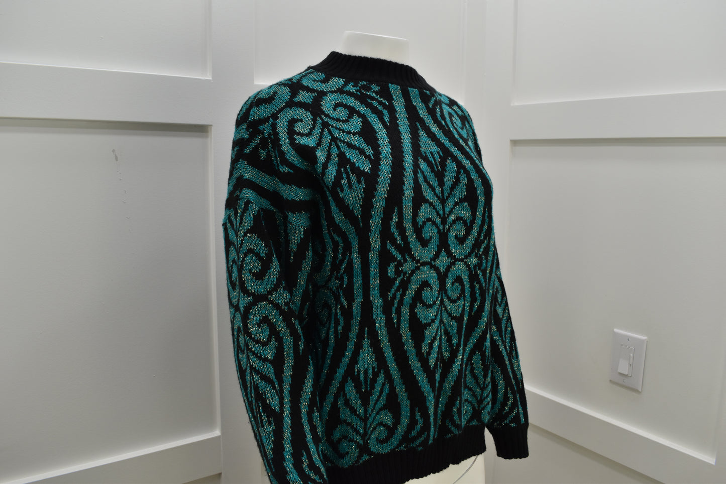 Women's vintage sweater in Christmas colorway Size Medium/ Large