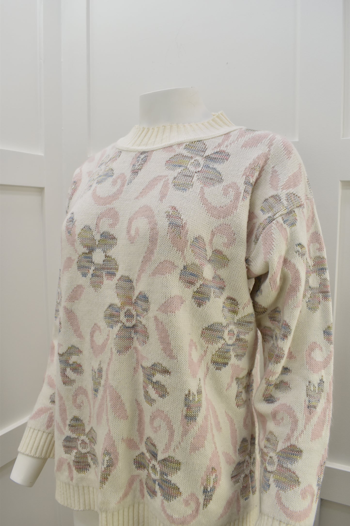 Women's vintage wool knitwear in floral retro print Size Medium