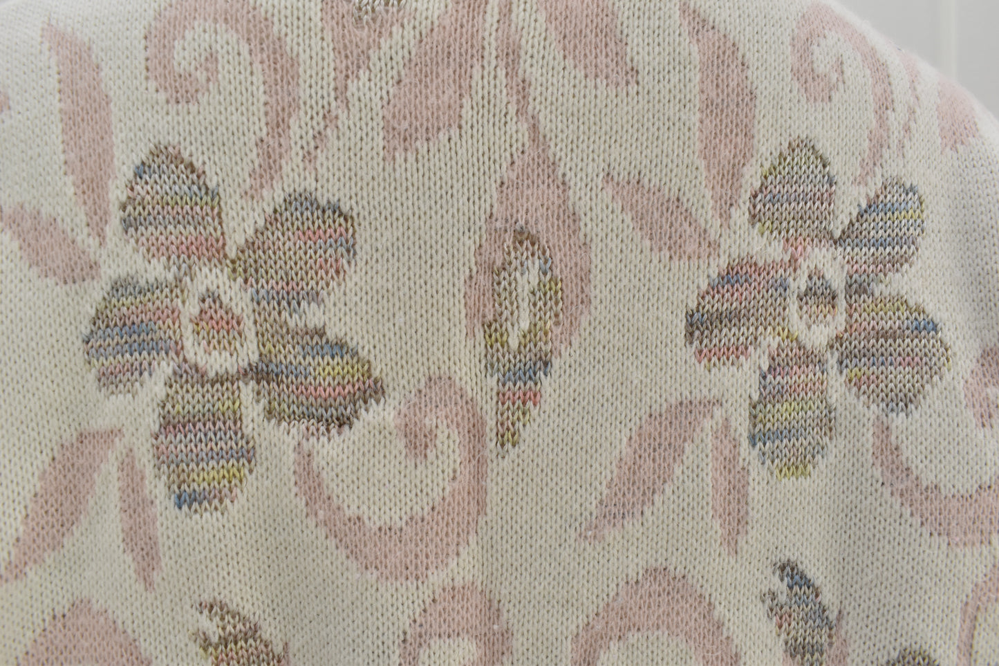 Women's vintage wool knitwear in floral retro print Size Medium