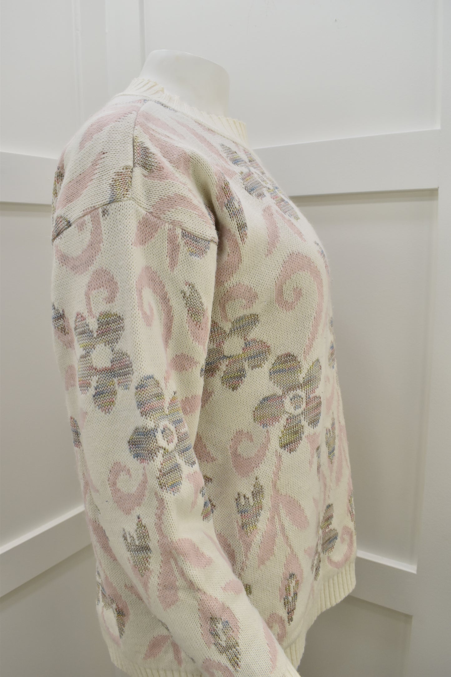 Women's vintage wool knitwear in floral retro print Size Medium