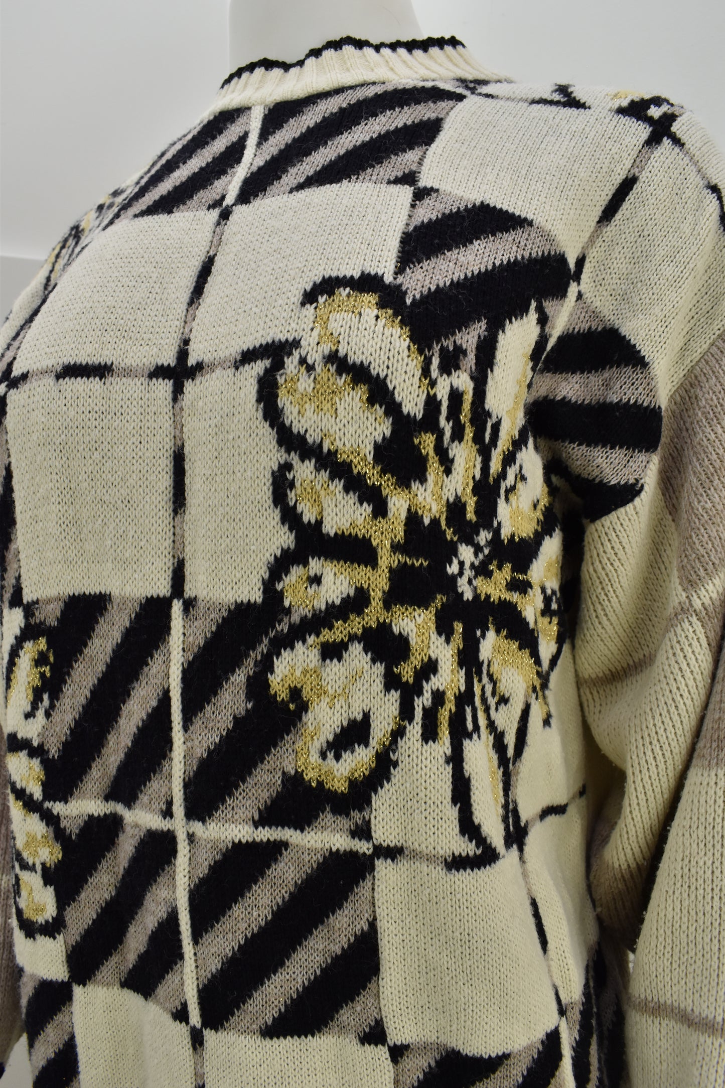 Women's vintage wool knitwear in graphic pattern Size Medium