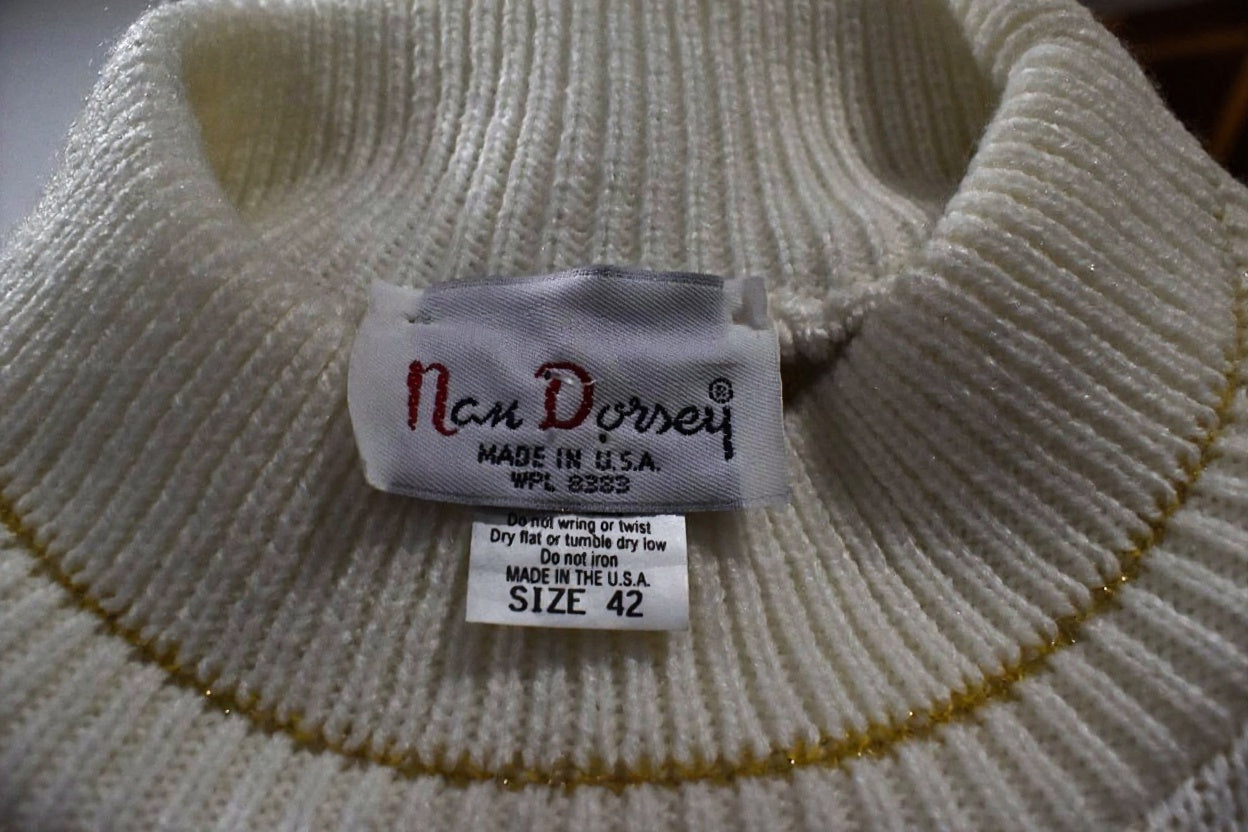 Women's vintage knitwear in floral print with gold & cream colorway Size Medium/ Large